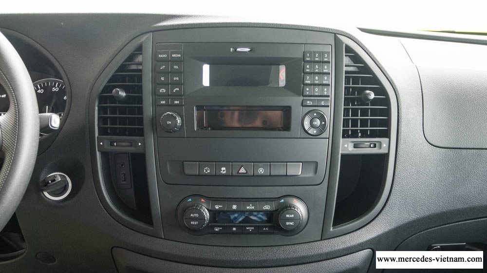 Mercedes Vito Tourer 121 2018 8 cho ngoi (1)