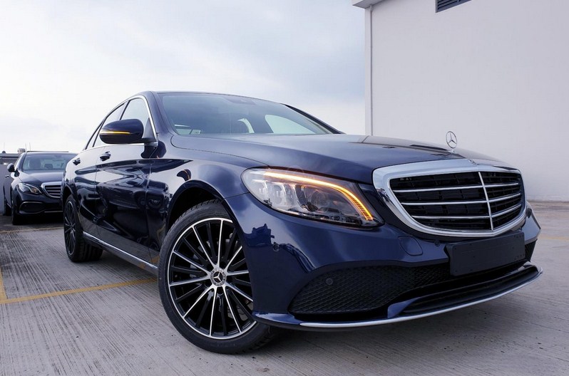 Tầm giá 900 triệu mua Mercedes C200 2015 hay VinFast Lux A20 2021 tiêu  chuẩn